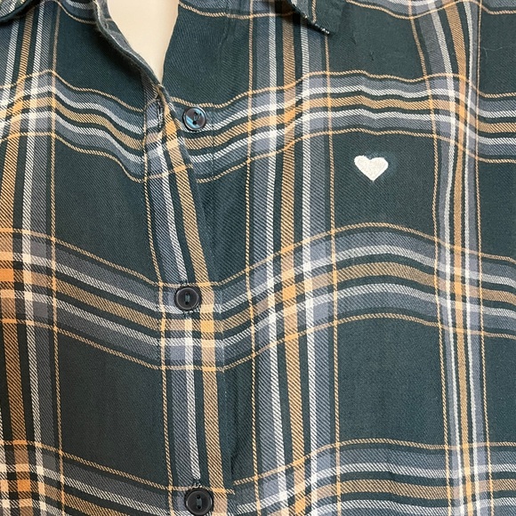 Sundry for Evereve Forest Green Plaid Tunic Shirt with Heart and High-Low Hem - Picture 2 of 7